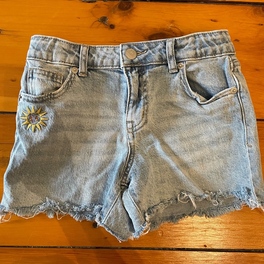 Girl jean shorts size 8 …excellent condition